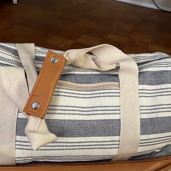 Weekender Bag - Picture 2 of 3